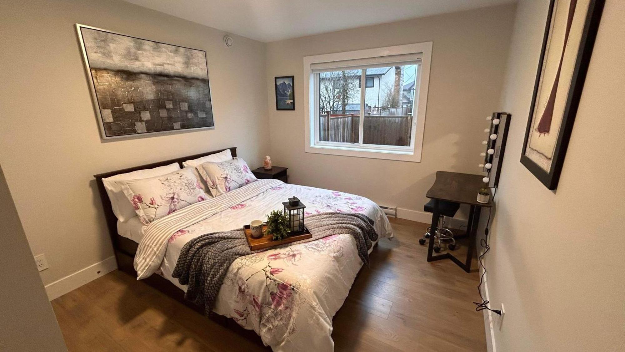 New, Spacious 2 Bedrooms In Downtown With Free Parking! Maple Ridge Exteriér fotografie